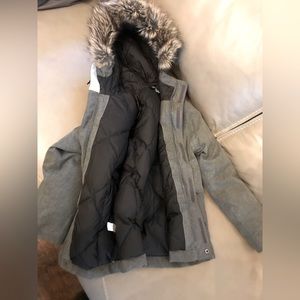 North Face girls coat size s/p fits like a 7/8